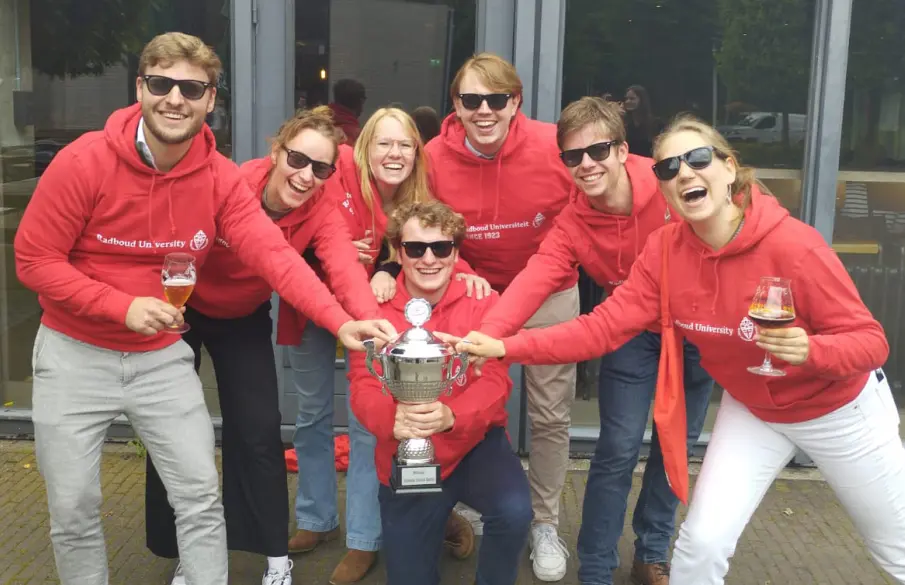 The Ultimate School Battle op locatie