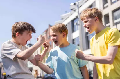 The Ultimate School Battle op locatie