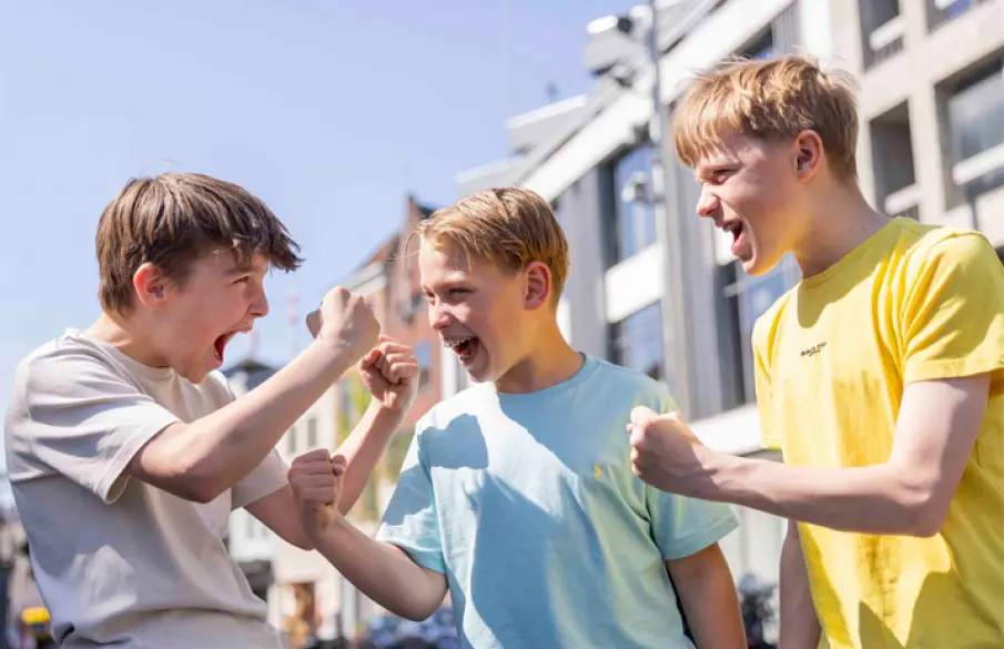 The Ultimate School Battle op locatie