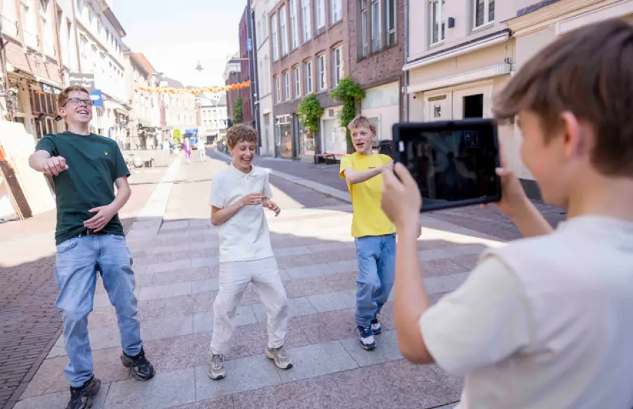 The Ultimate School Battle op locatie