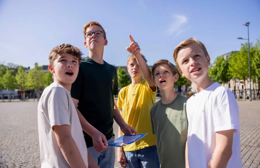 The Ultimate School Battle op locatie