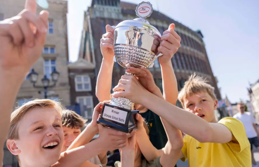 The Ultimate School Battle op locatie